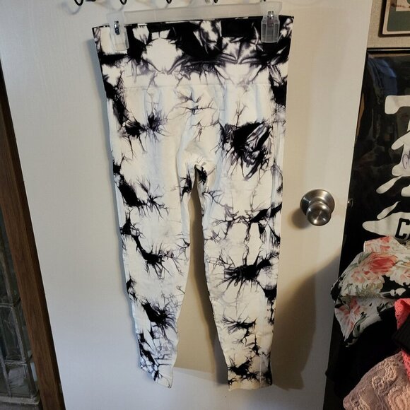 *****NWOT WOMANS BUTT LIFT TIE DYED LEGGINGS SZ L - Picture 1 of 4